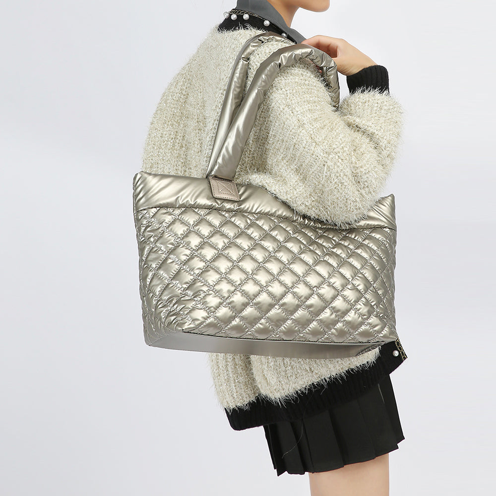 【Leah】Chic Elegance: Spacious Quilted Tote Bag in Classic Chanel Style